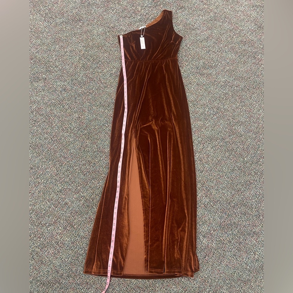 NWT Baltic Born Tatiana Velvet One Shoulder Maxi Dress Size Medium Rust - Picture 8 of 14